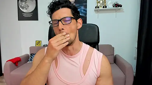 BrutusK08n Live XXX chat