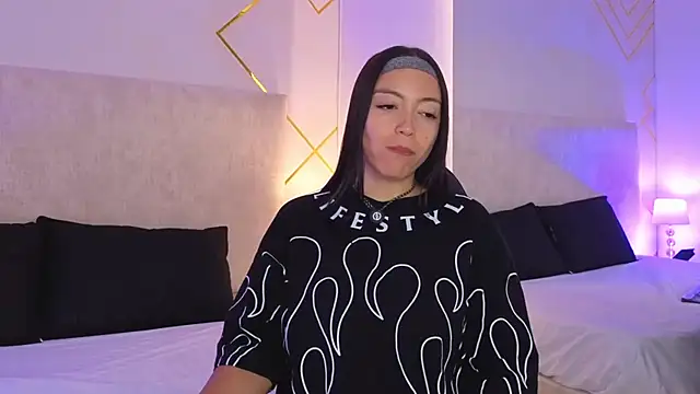 Megan-8: онлайн-секс-чат