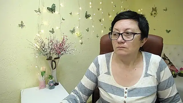 EmilyL0ve Chat XXX in diretta