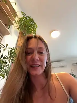 JulieLittleLove live XXX chat