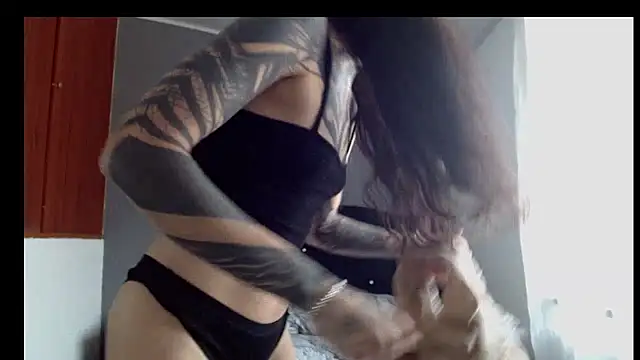 Emilia_1995's Live XXX Chat