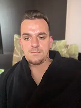 Huge_cock22cm 在線直播表演