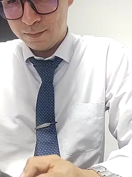 MrSecretSuitのライブXXXチャット