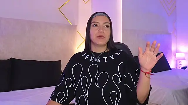 Megan-8's Live XXX Chat