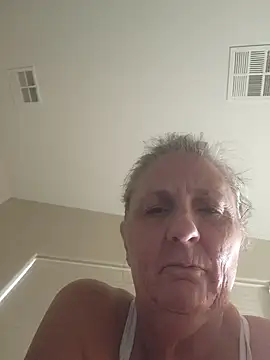 SultrySummer68 现场聊天室