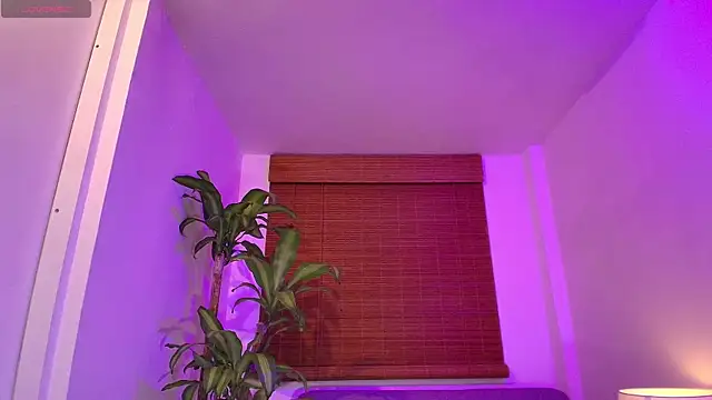 Chat XXX en directo de Emmy_peach1