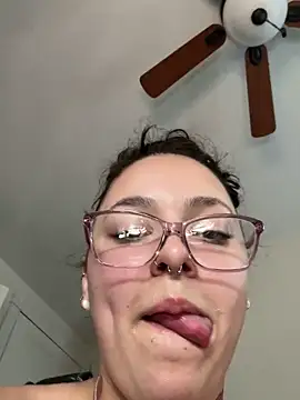 Mamachulita: вебкам-шоу