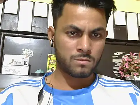 Stubborndesiboyn Live XXX chat