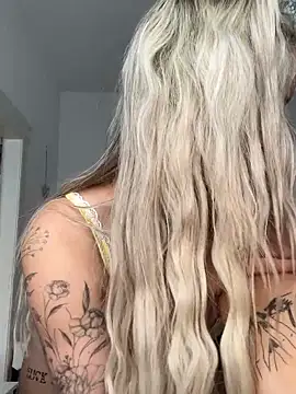 Živý XXX chat Shorty_Holly