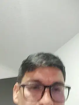 MrSecretSuit Show Webcam