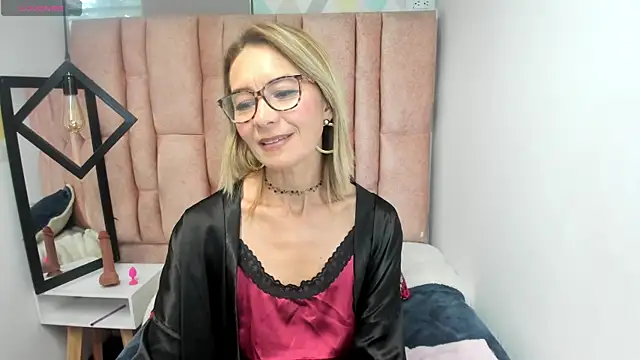 Issa_Milf__ 现场XXX聊天