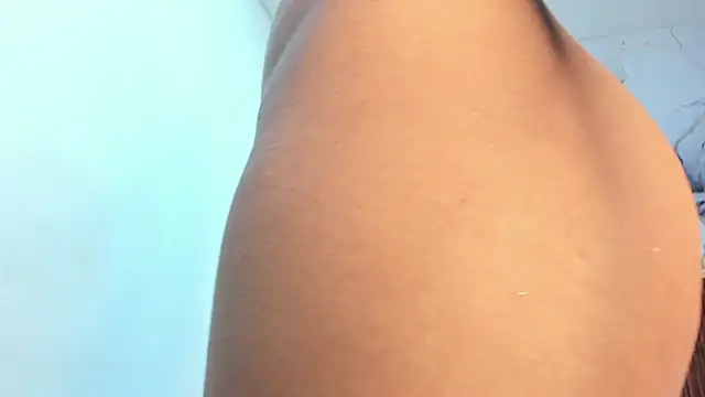 Holly_22 Live XXX-Chat