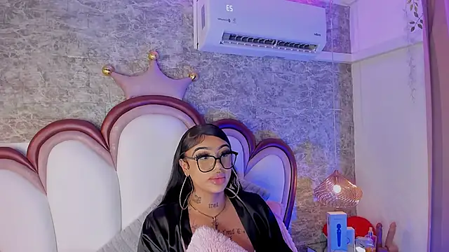 Mia_Jansen Show in webcam