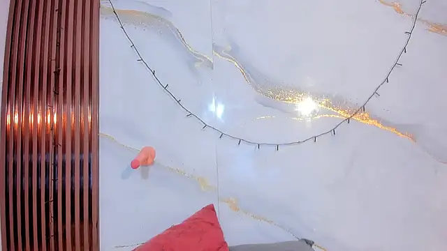 Kiaraa_Queen Adlı Modelin Canlı XXX Sohbeti