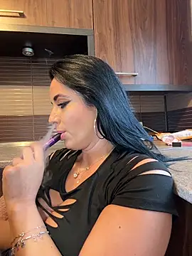 Czat XXX na żywo – Hotmomcheckk_