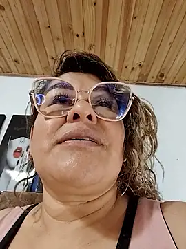 Chatroom XXX en direct de AlexxiaaMat