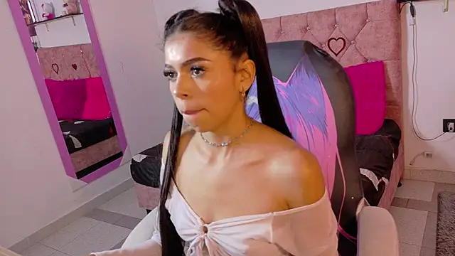 VelinaHoney: вебкам-шоу