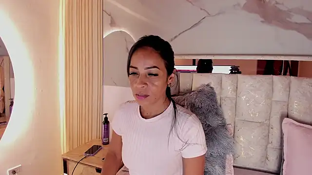 Naughty__Mom Chat XXX in diretta