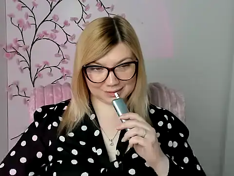 Lola_moree: онлайн-секс-чат