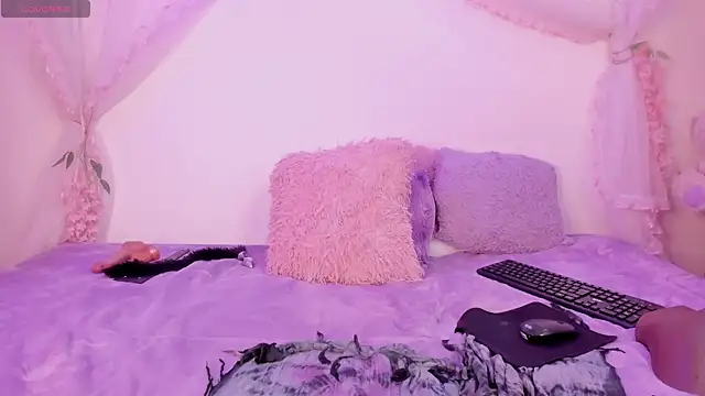 anuvyz_miller_ Show Webcam