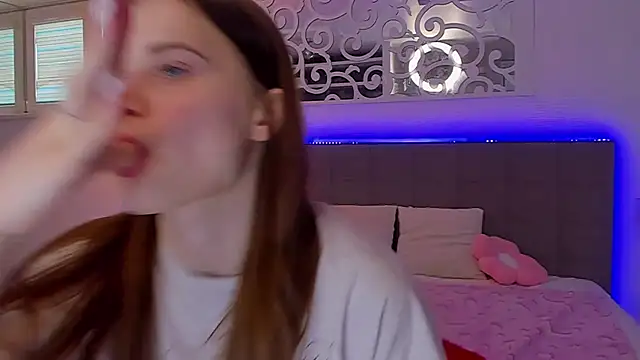 Онлайн чат XXX LuisaClover