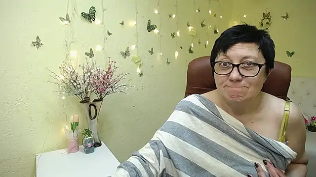 EmilyL0veのライブXXXチャット