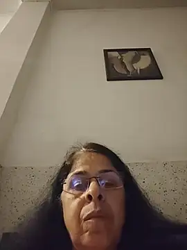 NakedMILFx: вебкам-шоу