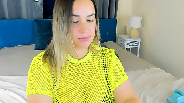 JuicyMillenaのライブXXXチャット