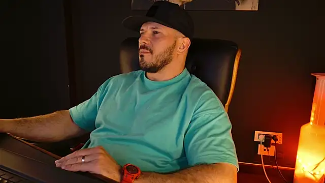 AngeloEric élő XXX-chatje