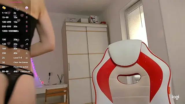 HotCarolineXO's Live XXX Chat