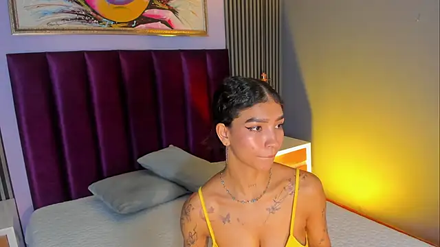 LauraAristizabal live XXX chat