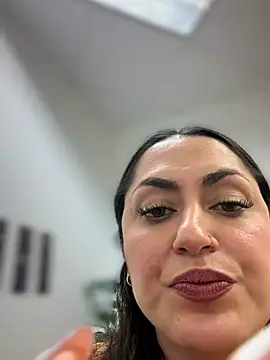 YourQueen18 Chat XXX in diretta