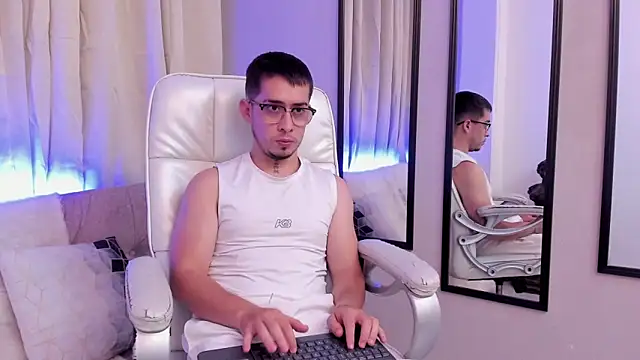 Show modela Tommas_Jhonson na web-kameri