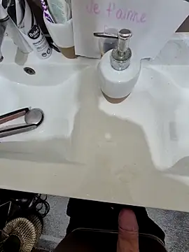 nicoco5757 Show in webcam