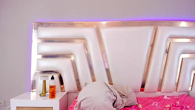 GeminisClark: онлайн-секс-чат