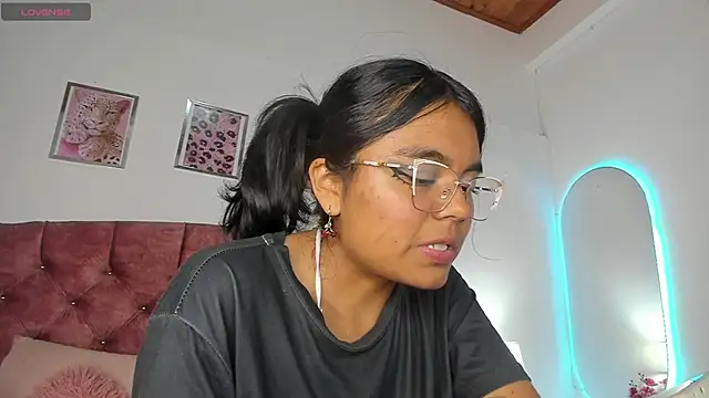 luna_velveth's Live XXX Chat