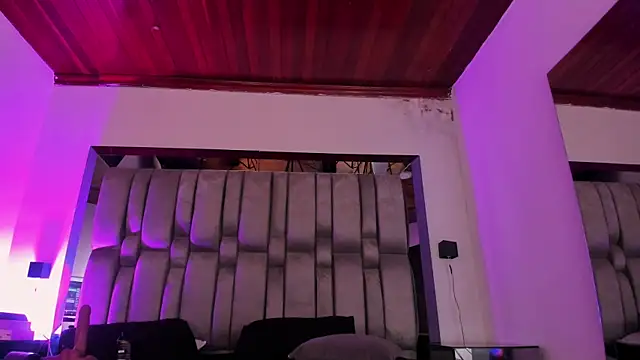 Chat XXX en directo de NikkySmiith