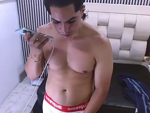 Show modela Alex_Wolft na web-kameri