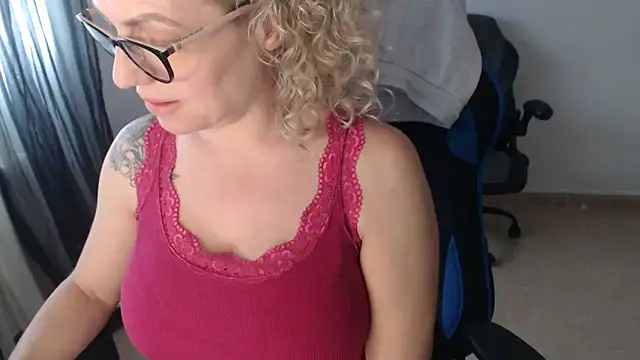 LARACRUZ30's Webcam Show