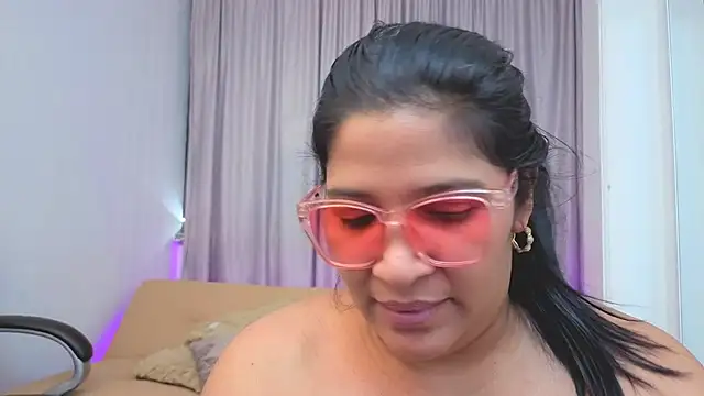 Show de Jesika_Jones na webcam
