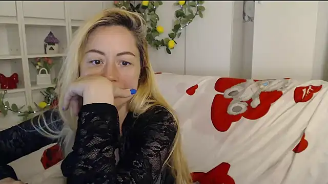 _karolynesyera_'s Live XXX Chat