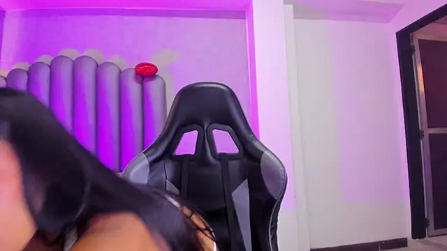 AyshelDoll1 Adlı Modelin Canlı XXX Sohbeti