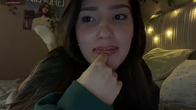 Anisawithlove: διαδικτυακό σόου στην κάμερα