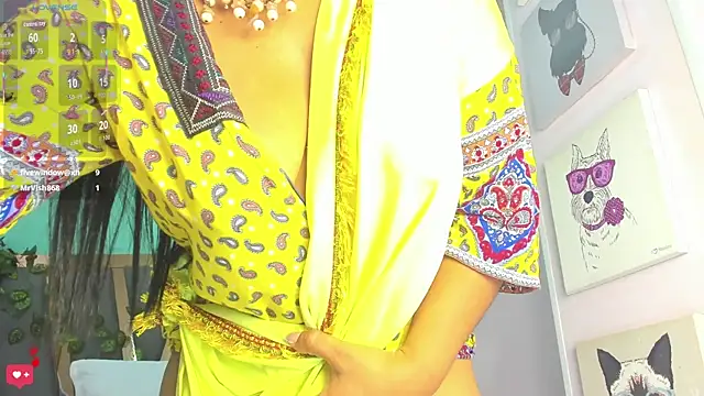 Iniya_Parul: διαδικτυακό σόου στην κάμερα