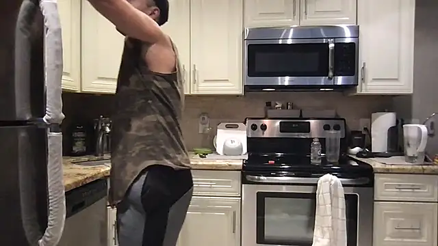 Chatroom XXX en direct de BigGuyMuscle