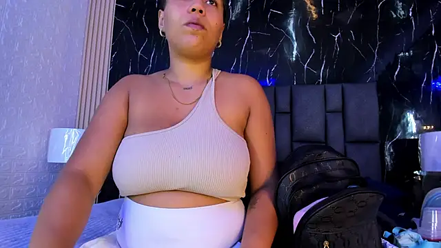 BustyGlow's Live XXX Chat