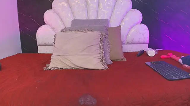 _MiaBrown_: онлайн-секс-чат