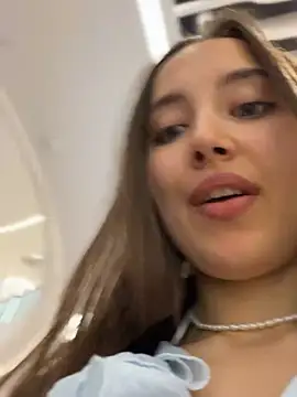 Show modela ICrazyOneIRL na web-kameri