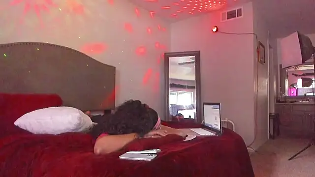 yiauana 现场XXX聊天