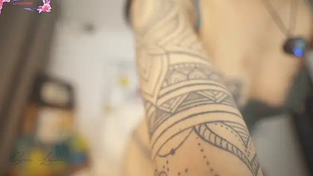 sara-lauren's Live XXX Chat